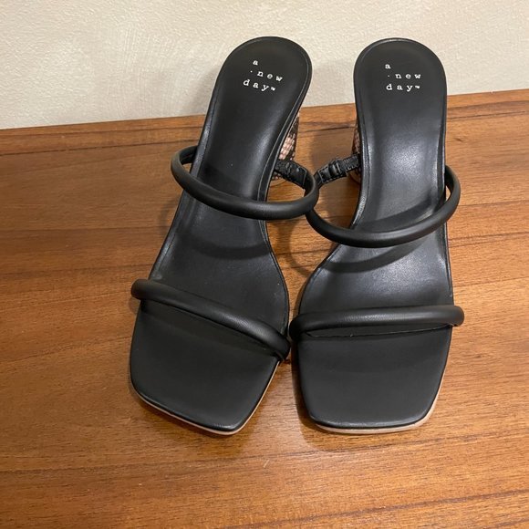 NWOT A New Day Black Snake Skin Round Heels in size 6.5 - Picture 7 of 8